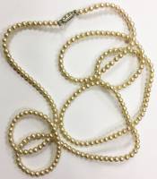 Бусы, бижутерия (сост. на фото)