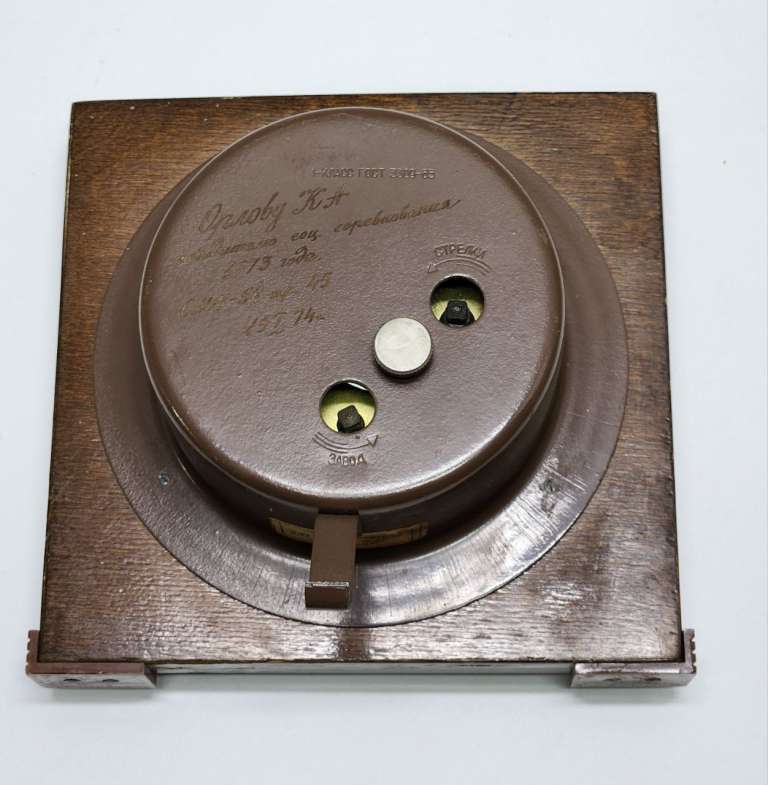 Часы настольные Весна механические СССР работоспособность не проверялась