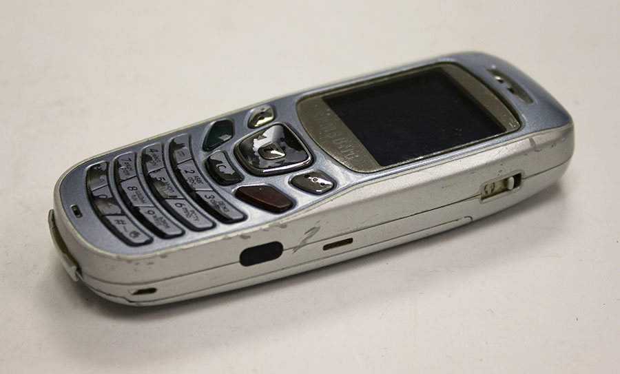 Мобильный телефон Samsung SGH-C230 с зарядником, Корея, рабочий (состояние на фото)