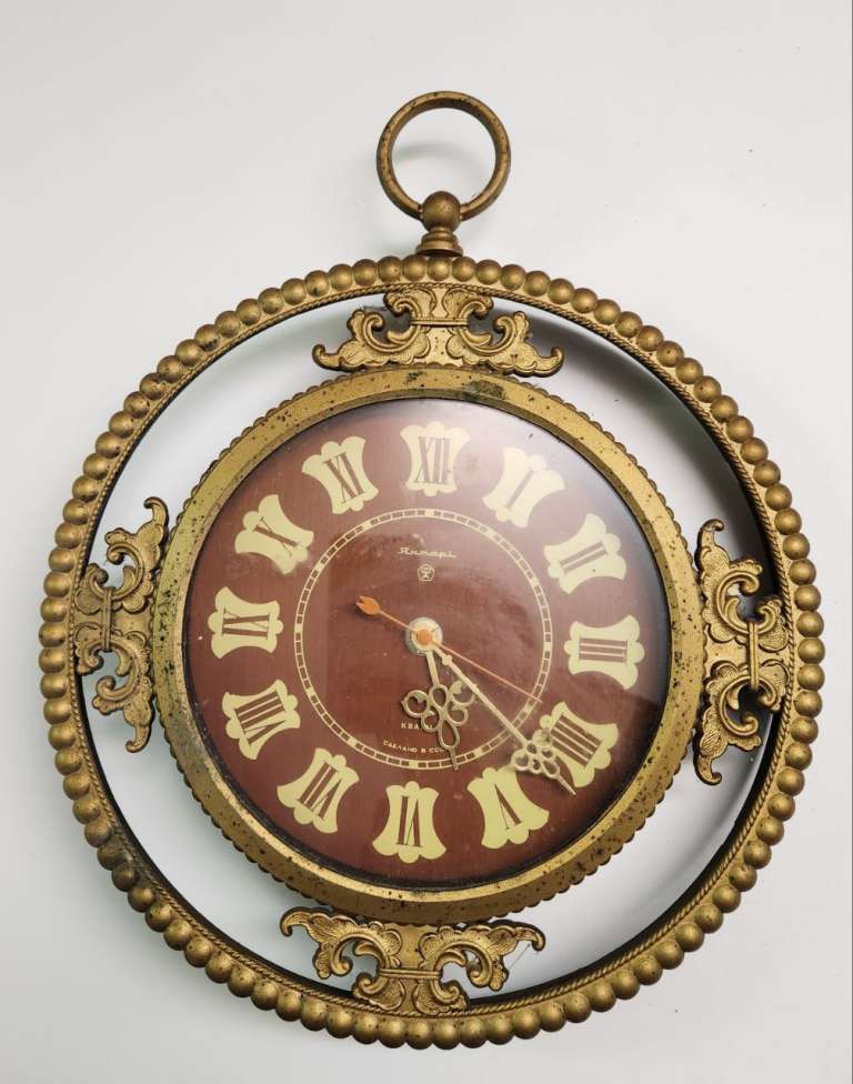 Часы настенные Янтарь 2 штуки (в ремонт)