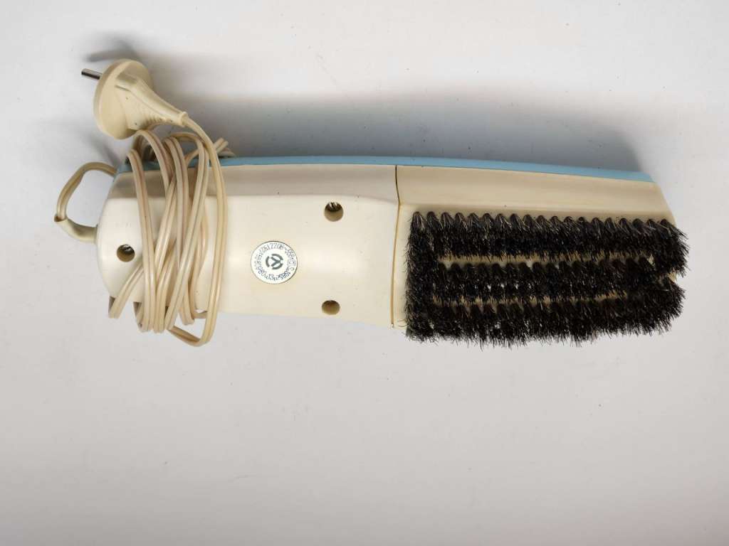 Электрощетка пылесос ручной Ветерок - 3 голубой цвет (работает)