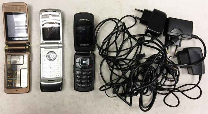 Телефоны мобильные с адаптерами, 3 шт. (сост. на фото)