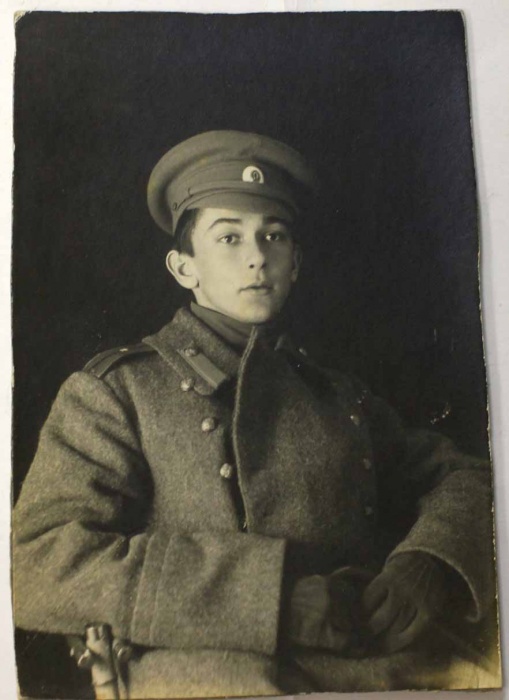 Фото молодого военного 8 марта 1917