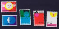 Набор марок Нидерланды (5 марок) без года "Детские рисунки". Негашеный. AU