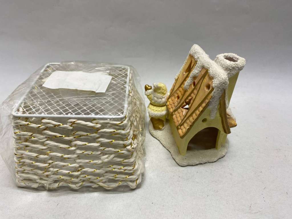 Корзинка плетеная и подсвечник