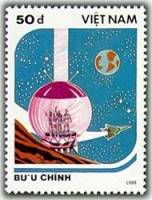 (1988-071) Марка Вьетнам "Космический дом"    День космонавтики III Θ
