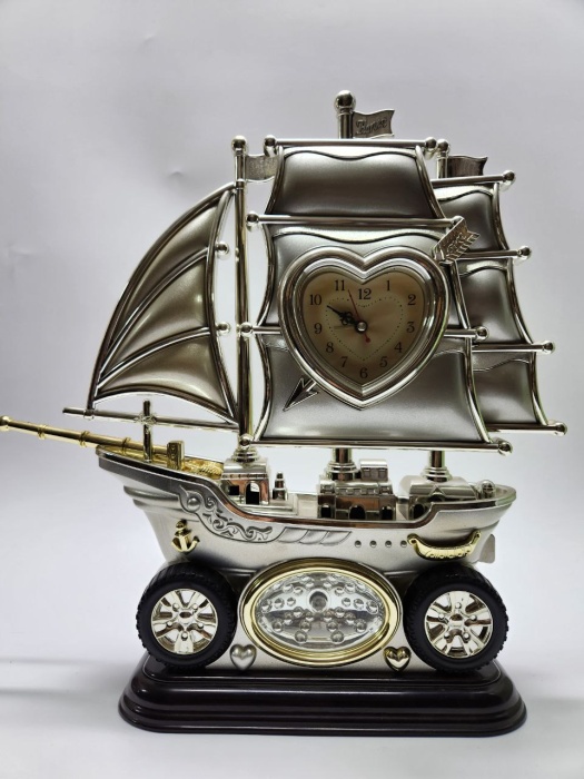 Часы настольные Корабль (пластик) со светильником