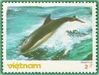 (1985-086) Марка Вьетнам "Дельфин-белобочка"    Морские животные III Θ