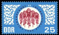 (1967-035) Марка Германия (ГДР) "Велосипедисты"    Велогонки III O