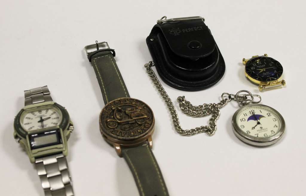 Набор часов Casio, Omax, Vespa, Perfect, 4 штуки, не на ходу (см. фото)