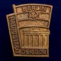 26834\120516 Значок BERLIN