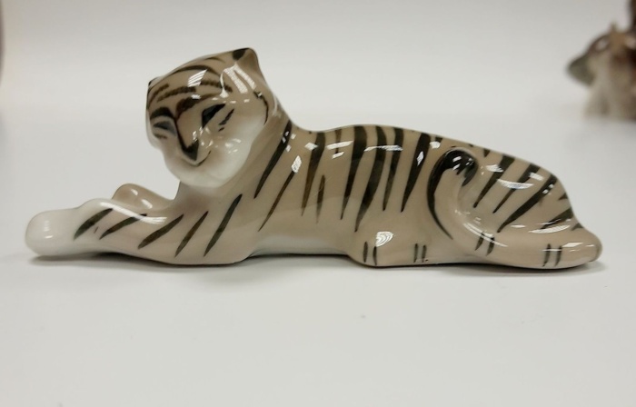 Фарфоровый сувенир &quot;Тигр&quot;, ЛФЗ (сост. на фото)