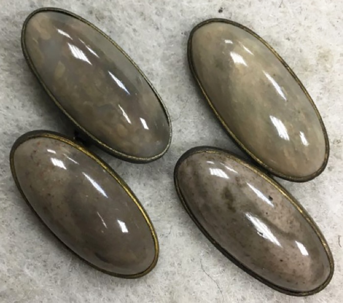 Запонки с камнем (сост. на фото)