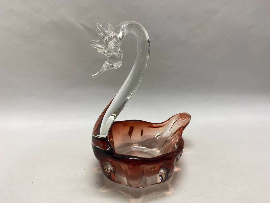 Конфетница сухарница лебедь, цветное стекло
