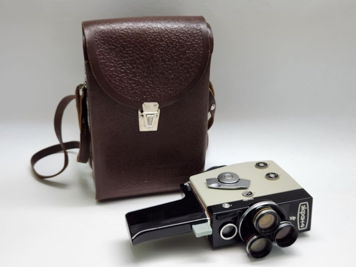 Кинокамера Экран 4 рабочая с чехлом СССР