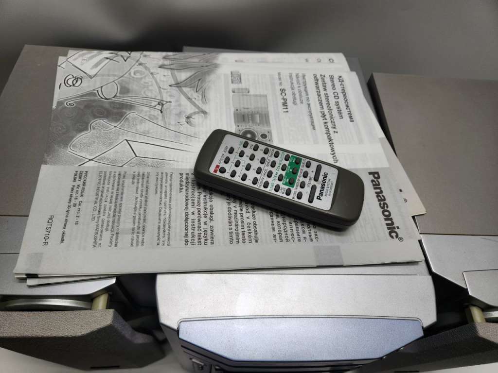 Музыкальный центр Panasonic SC-PM11 рабочий с документами