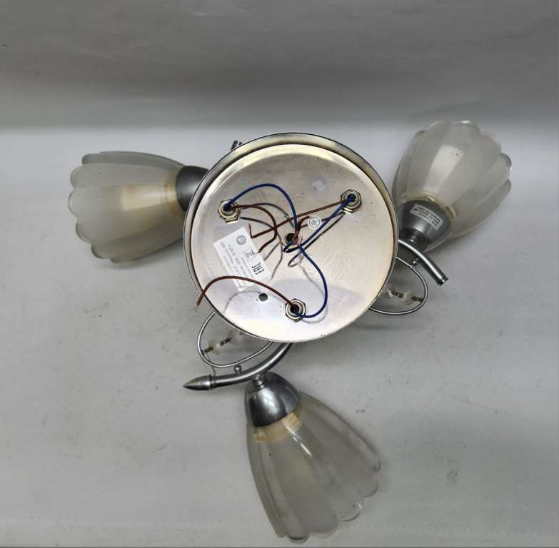 Люстра потолочная 3 плафона трехрожковая б/у