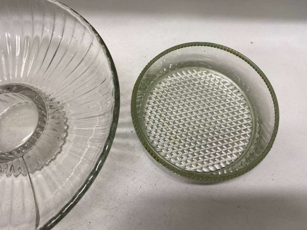 Фруктовница на ножке и салатник 