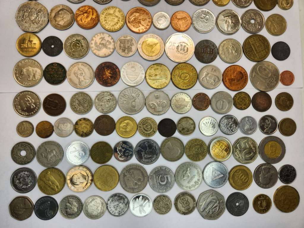 Набор иностранных монет 142 штуки