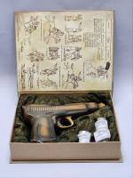 Набор подарочный военный Штоф в форме пистолета и три стопки 