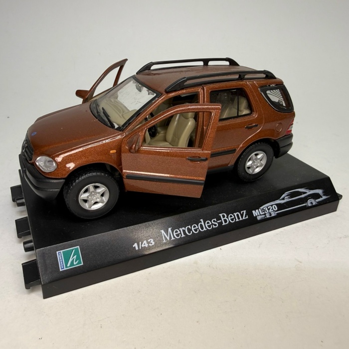 Модель авто  Mercedes-Benz ML320 W163 1:43 без блистера Cararama Hongwell