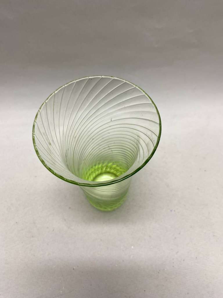 Ваза 18,5 см цветное стекло СССР