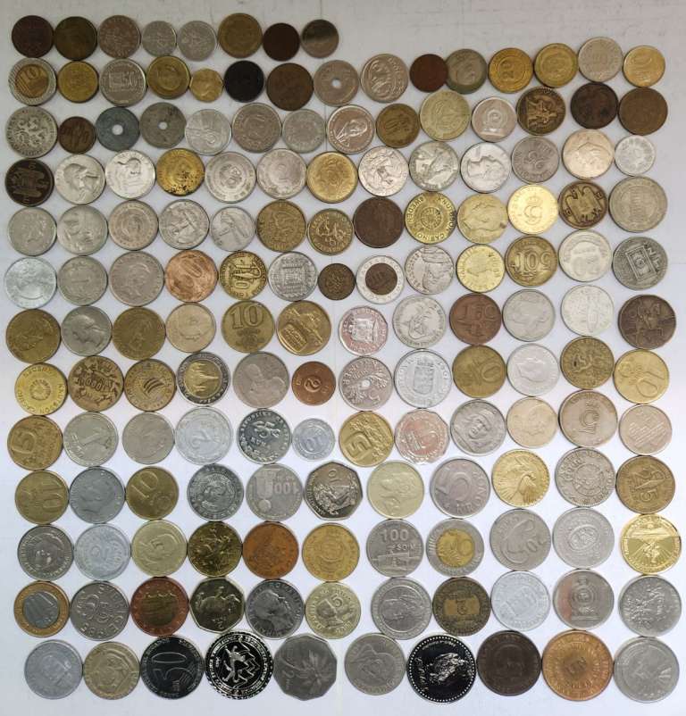 Набор иностранных монет 155 штук