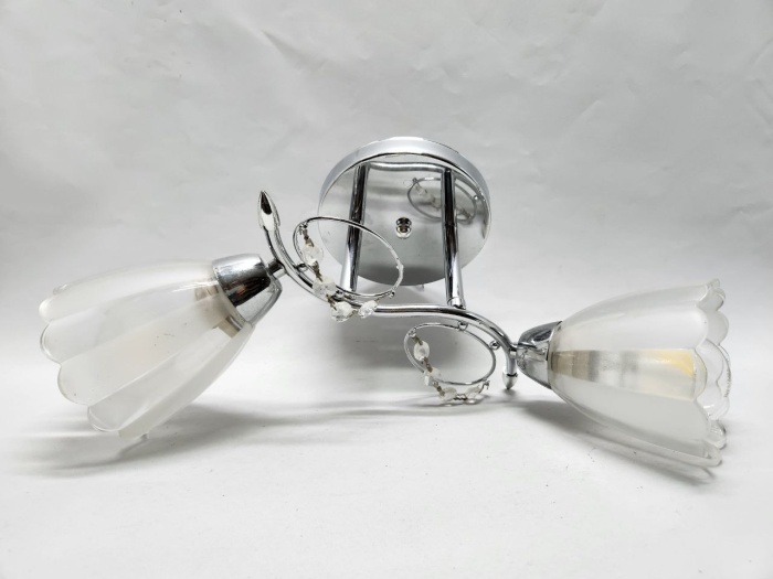 Люстра потолочная 2 плафона двухрожковая б/у