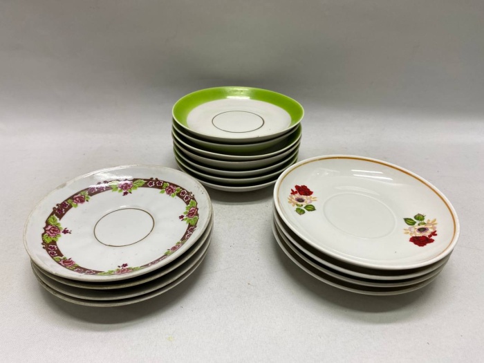 Блюдца чайные 15 шт, три разных дизайна