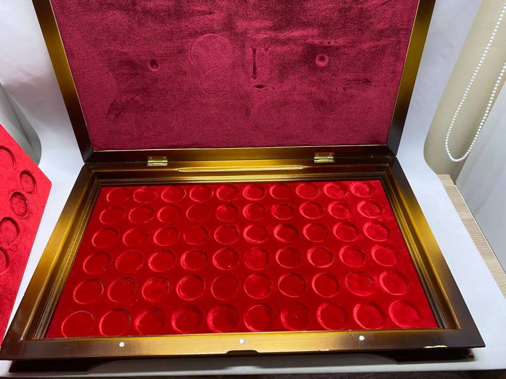 Футляр для монет дерево 2 яруса, ячейки под капсулу 40,6 мм