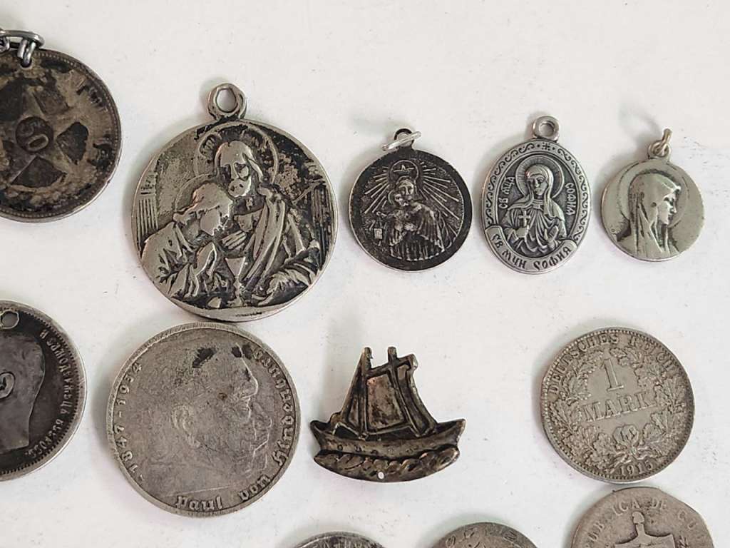 Серебро 145 гр Иконки нательные монеты жетоны