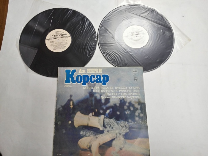 Пластинка виниловая Дж. Верди Корсар Мелодия 300 мм. (сост. на фото)