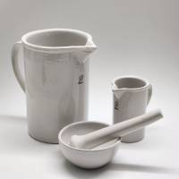 Лабораторная посуда СССР кувшины 1,5 л и 250 мл химические ступка пестик фарфор 4 предмета