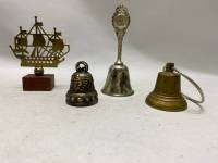 Сувенир колокольчик 3 шт и статуэтка кораблик, метал