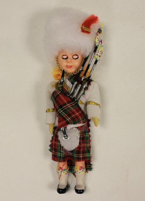 Кукла &quot;Шотландка&quot;, сувенир (состояние на фото)