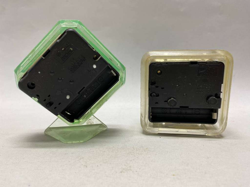 Часы настольные кварцевые на ходу, 2 шт