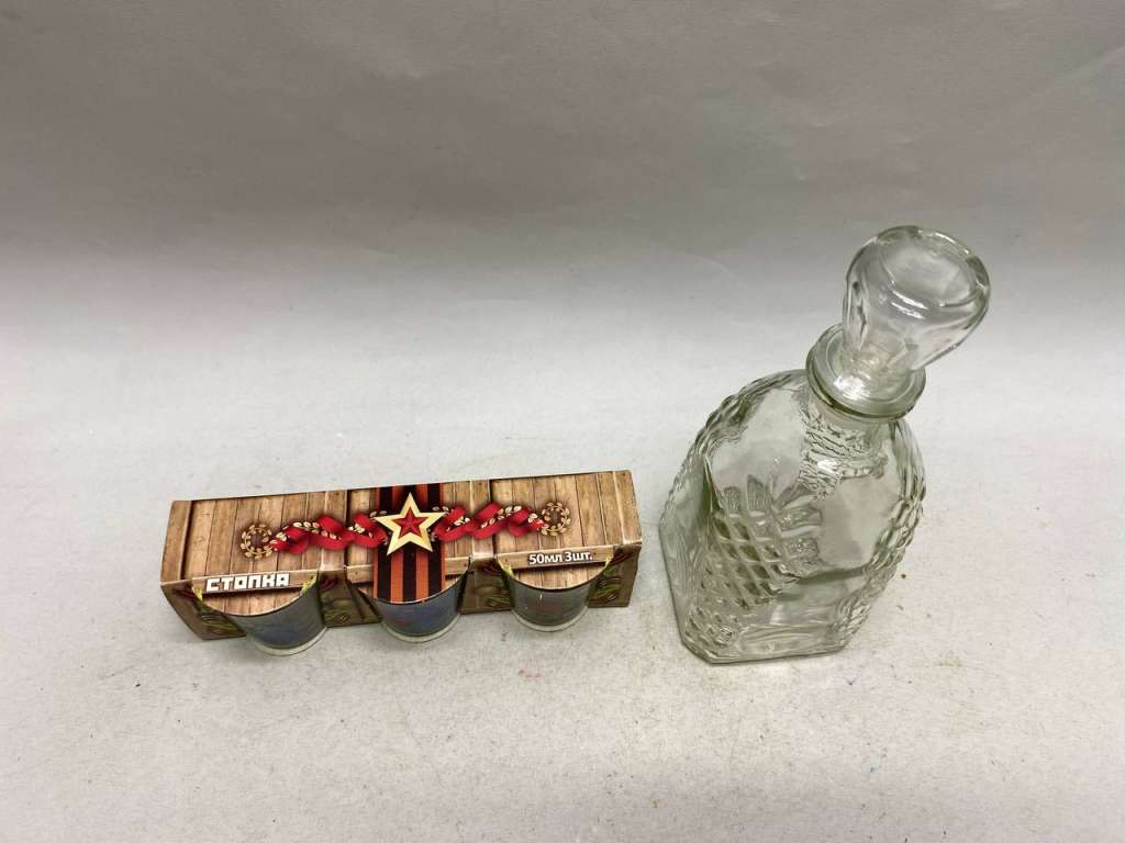 Графин + 3 стопки с рисунком, стекло