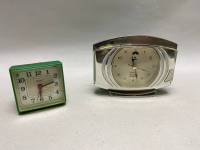 Часы настольные кварцевые на ходу 2 шт