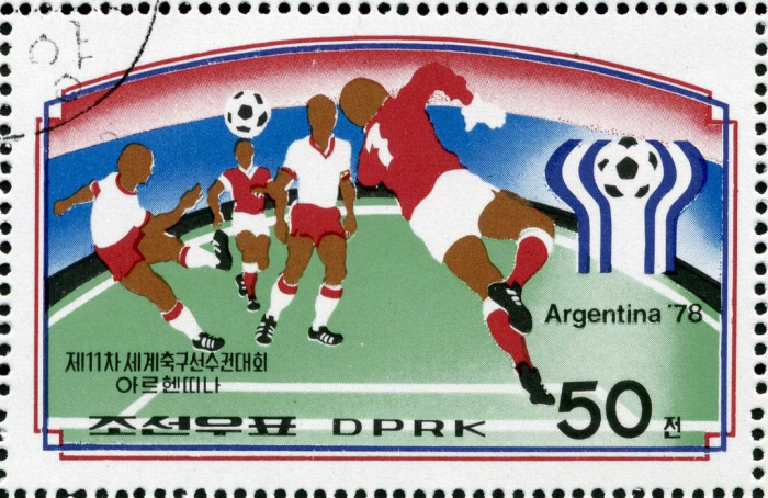 (1977-095) Марка Северная Корея &quot;Футбол (4)&quot;   ЧМ по футболу 1978, Аргентина III O