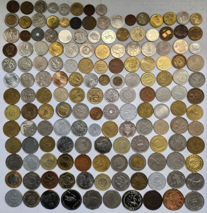 Набор иностранных монет 155 штук