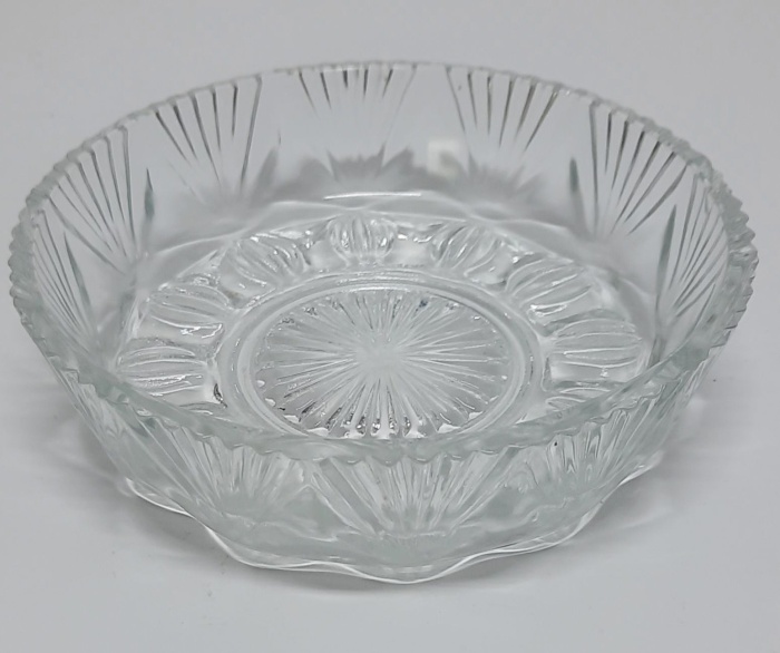 Салатник, cтекло, СССР (сост. на фото)