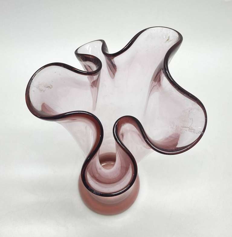 Ваза, цветное стекло, гутная техника