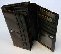 Кошелёк женский "Dream" Кожзам,2 отделения,Клепка,поцелуй,Принт Бабочки, Коричневый