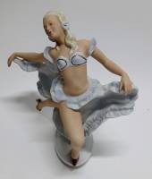 Фарфоровая статуэтка "Танцовщица", роспись, золочение, Германия 1940-196 гг. (сост. на фото)