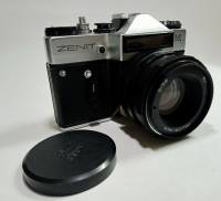 Фотоаппарат плёночный Zenit EM в футляре Объектив Helios 44 М СССР  (сост. на фото)