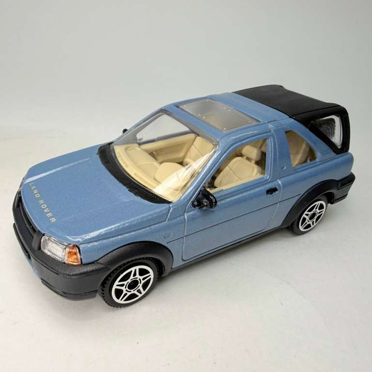 Модель BBurago Land Rover Freelander в коробке