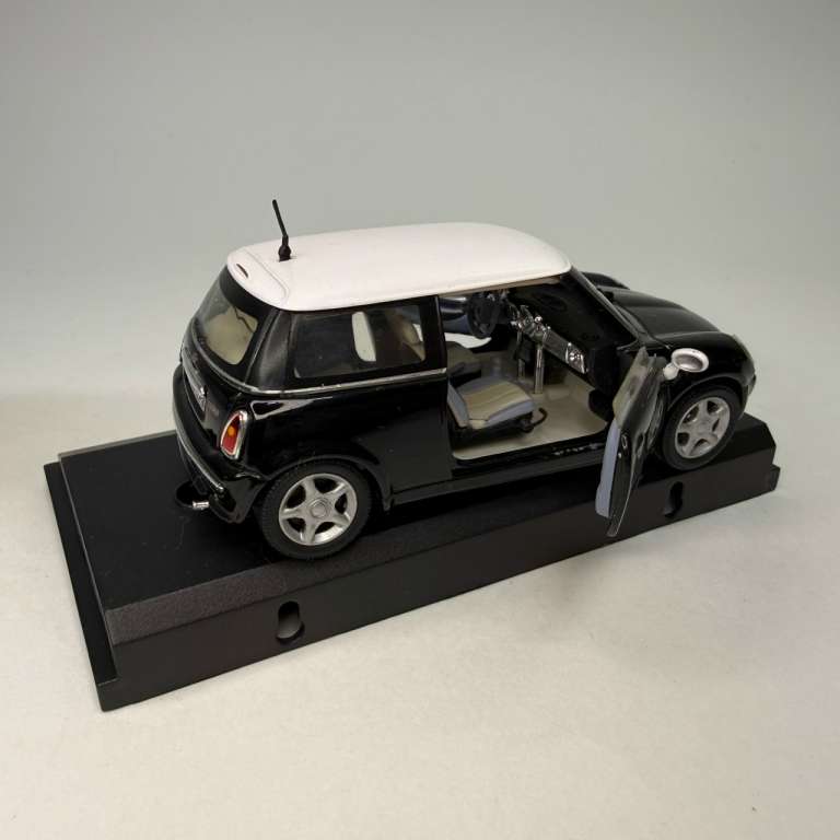 Модель авто 1:43 Mini Cooper Hongwell 
