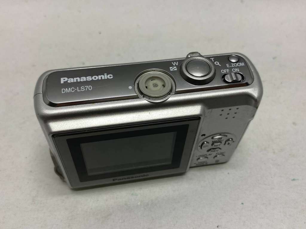 Фотоаппарат Panasonic Lumix DMC-LS70, в рабочем состоянии