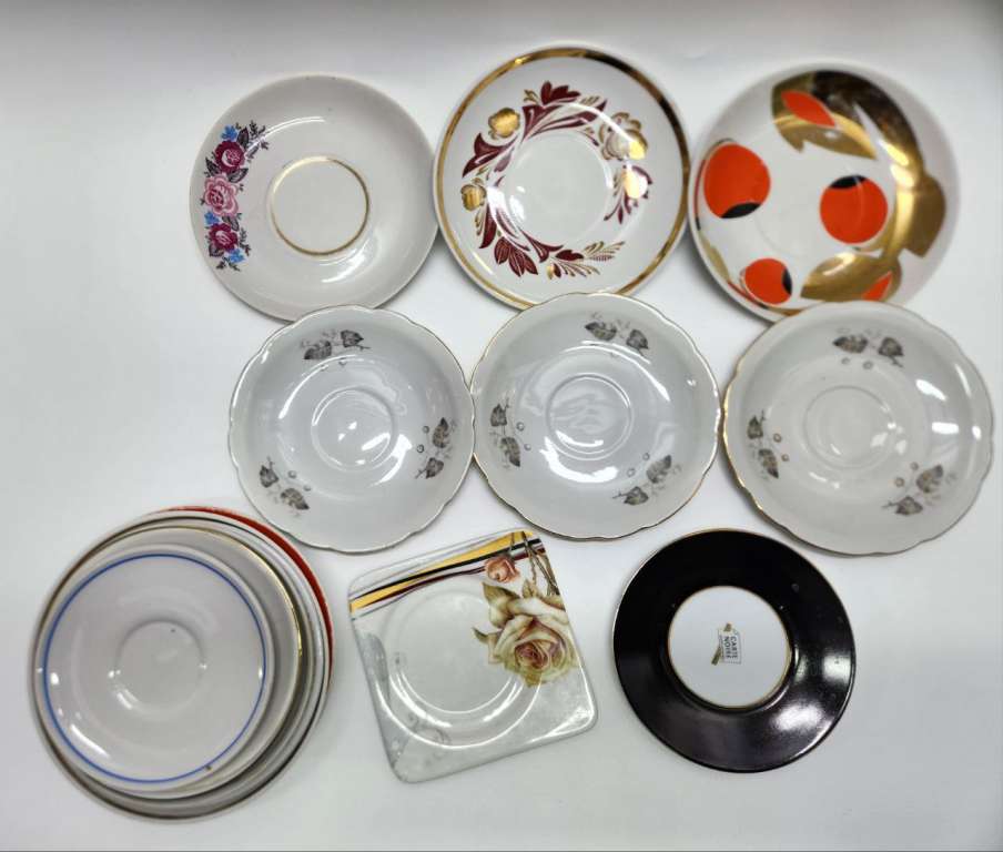 Блюдца чайные кофейные разные 19 штук 