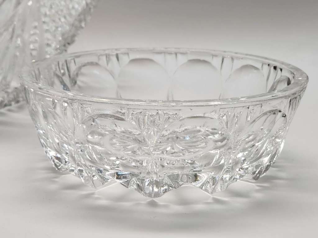 Салатники хрусталь 2 шт ладья и круглый